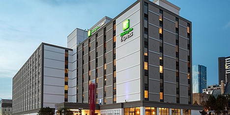 Holiday_Inn_and_Suites